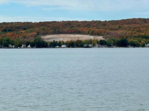 Charming 3 BR Lakefront Cottage - Gateway to Platte Lake & Sleeping Bear Dunes!